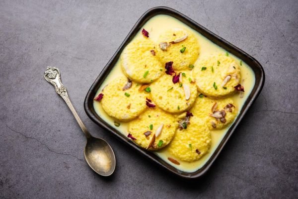 bread-rasmalai-is-tweaked-version-traditional-ras-malai-using-bread-slices-instead-paneer_466689-88982